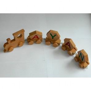 tren-din-lemn-personalizat-cu-numele-copilului-4 litere