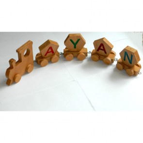 tren-din-lemn-personalizat-cu-numele-copilului-4 litere