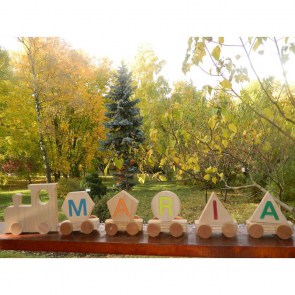 tren-din-lemn-personalizat-cu-numele-copilului-5 litere