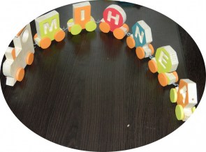 tren din lemn personalizat cu numele copilului 6 litere