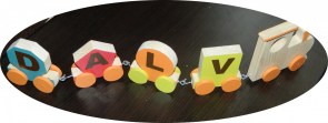 tren din lemn personalizat cu numele copilului 4 litere